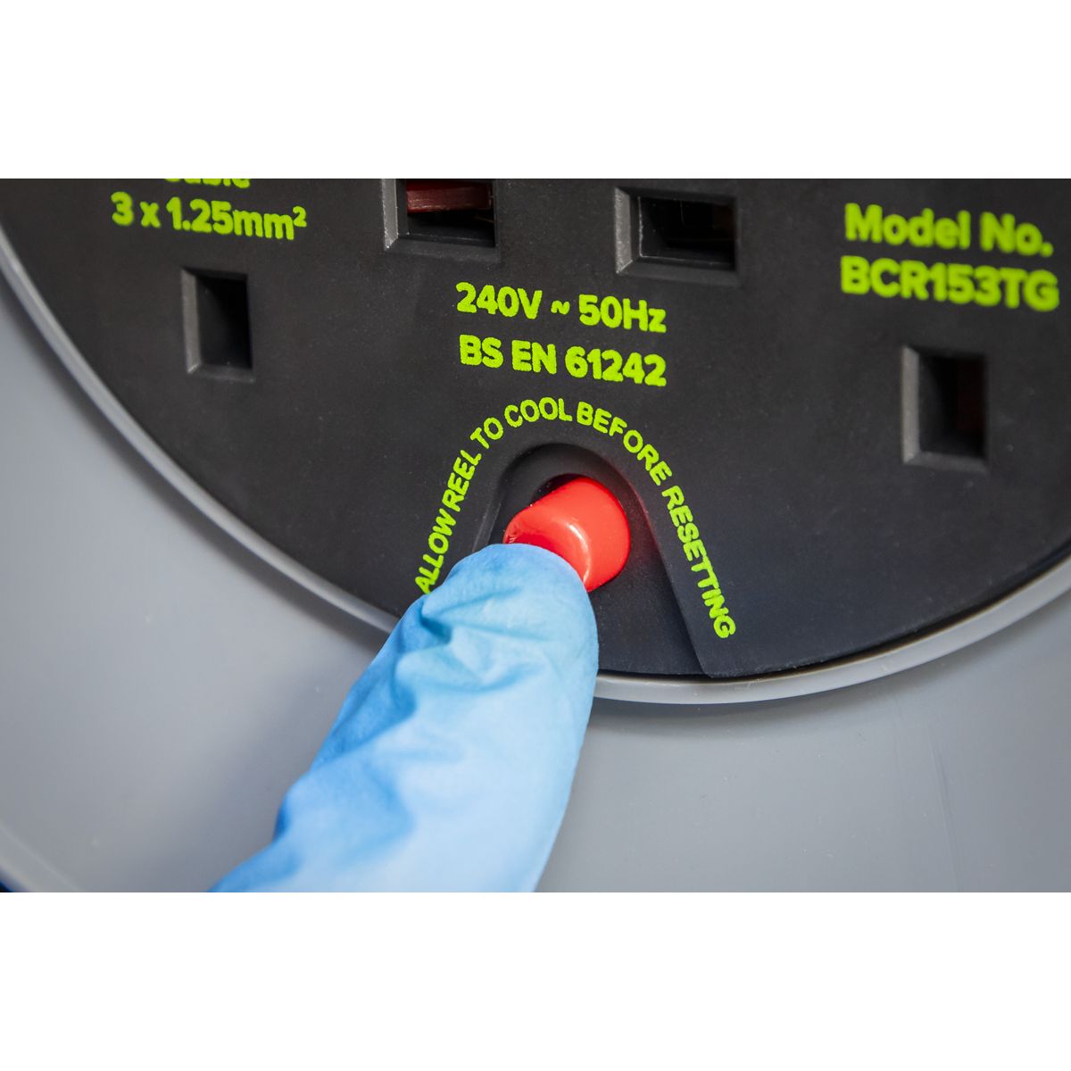 Sealey 15m Cable Reel with Thermal Trip 4 x 230V - Hi-Vis Green - Image 7