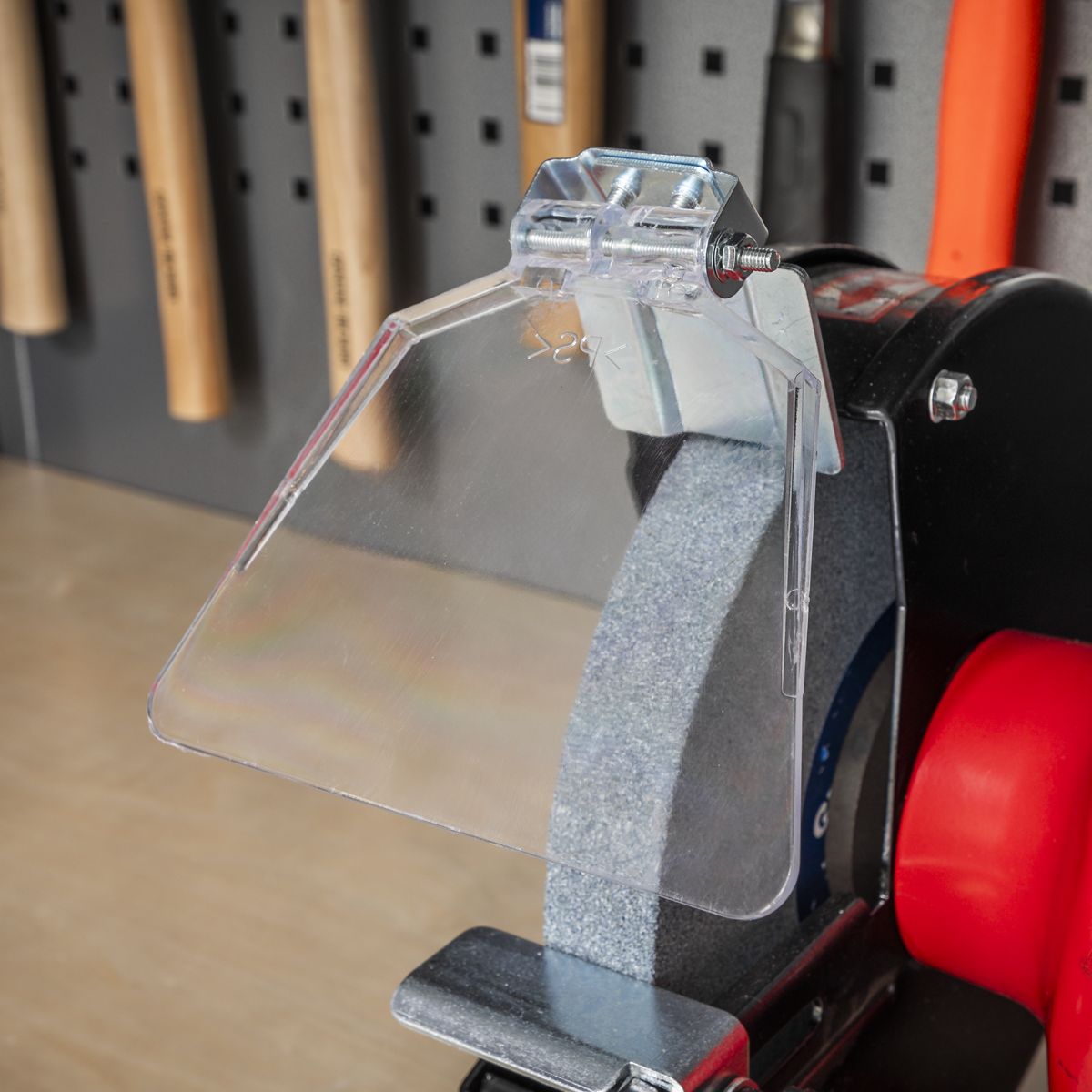 Sealey Heavy-Duty 200mm Bench Grinder 600W/230V - Image 3