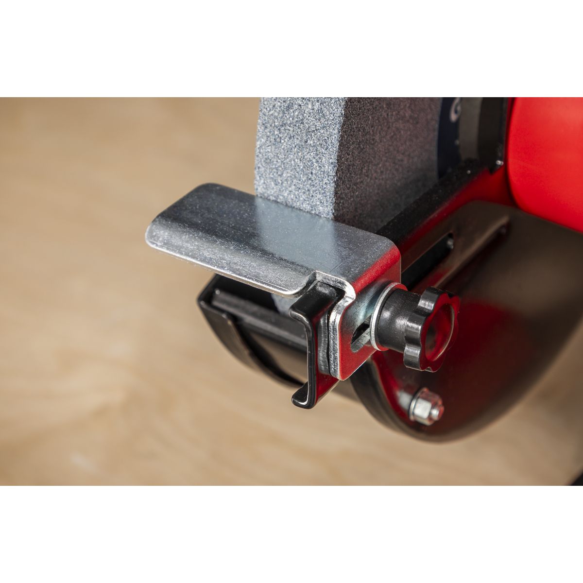 Sealey Heavy-Duty 200mm Bench Grinder 600W/230V - Image 4