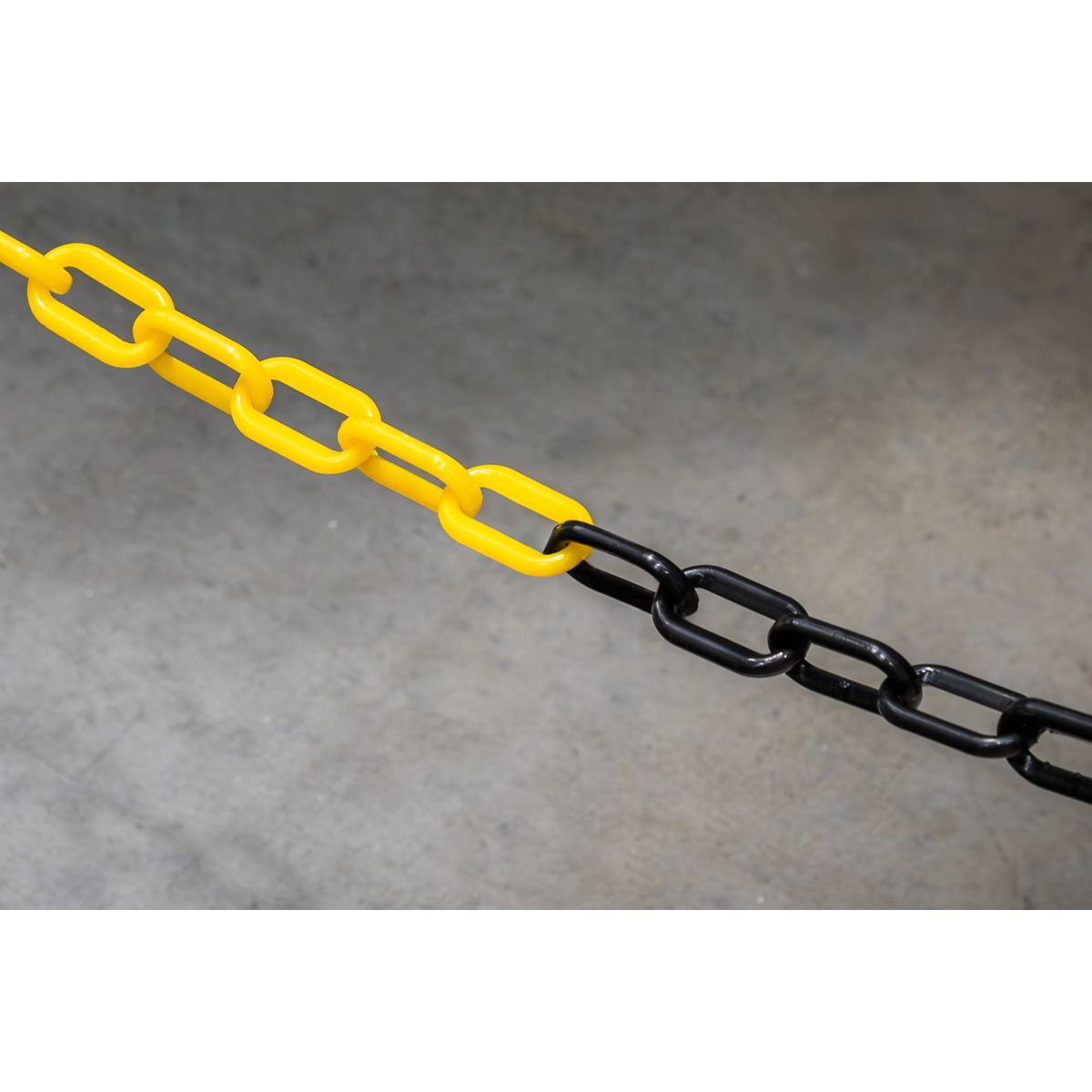 Sealey Post & Chain Kit 25m - Black/Yellow - Image 3