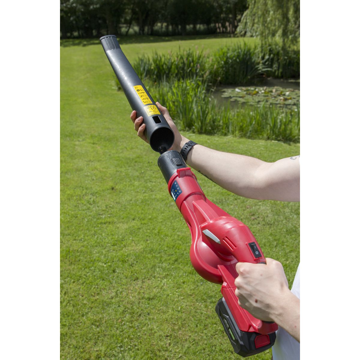 Sealey SV20 Series Cordless Leaf Blower with 20V 4Ah Battery & Charger - Image 9