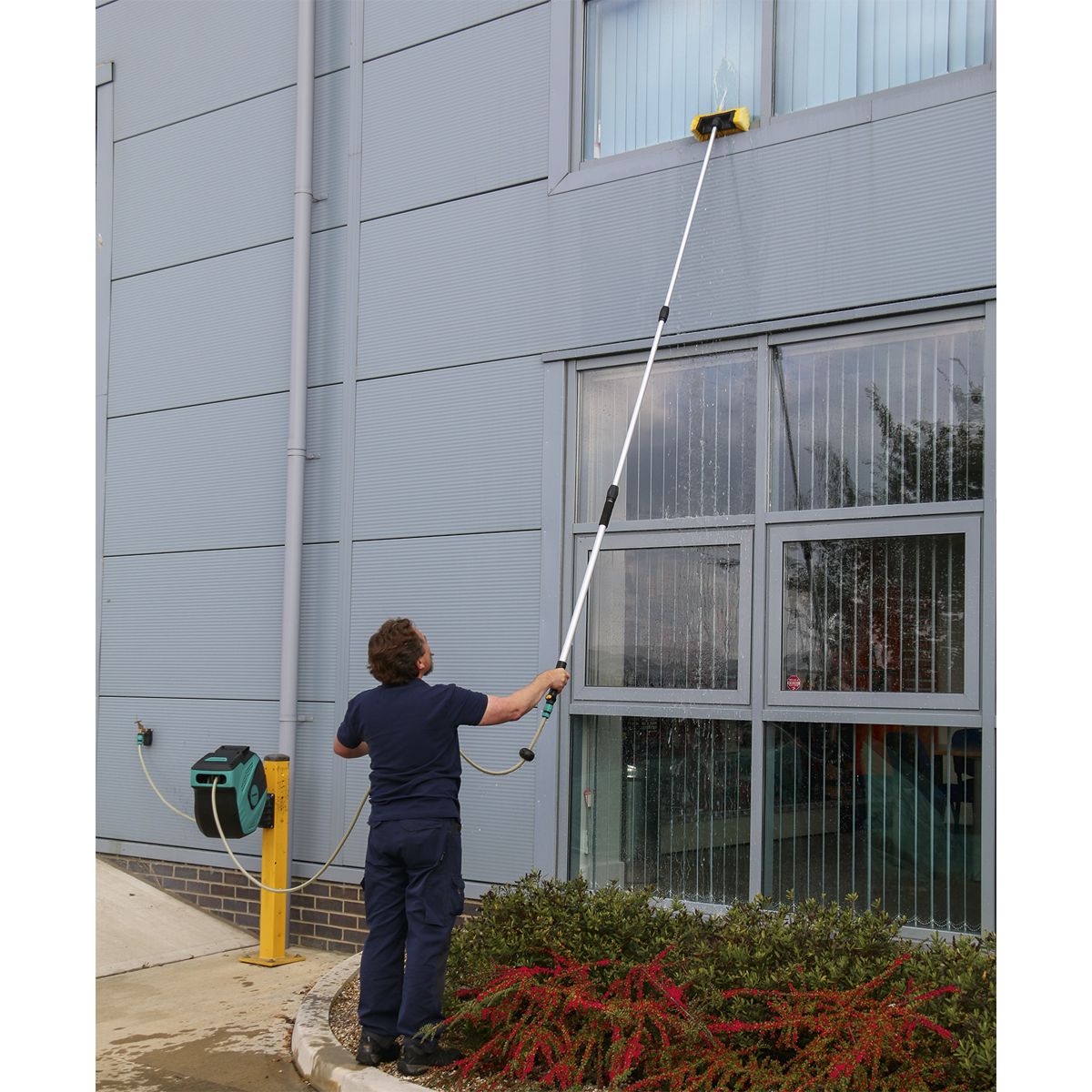 Sealey 5-Sided Flo-Thru Brush with 3m Telescopic Handle - Image 4