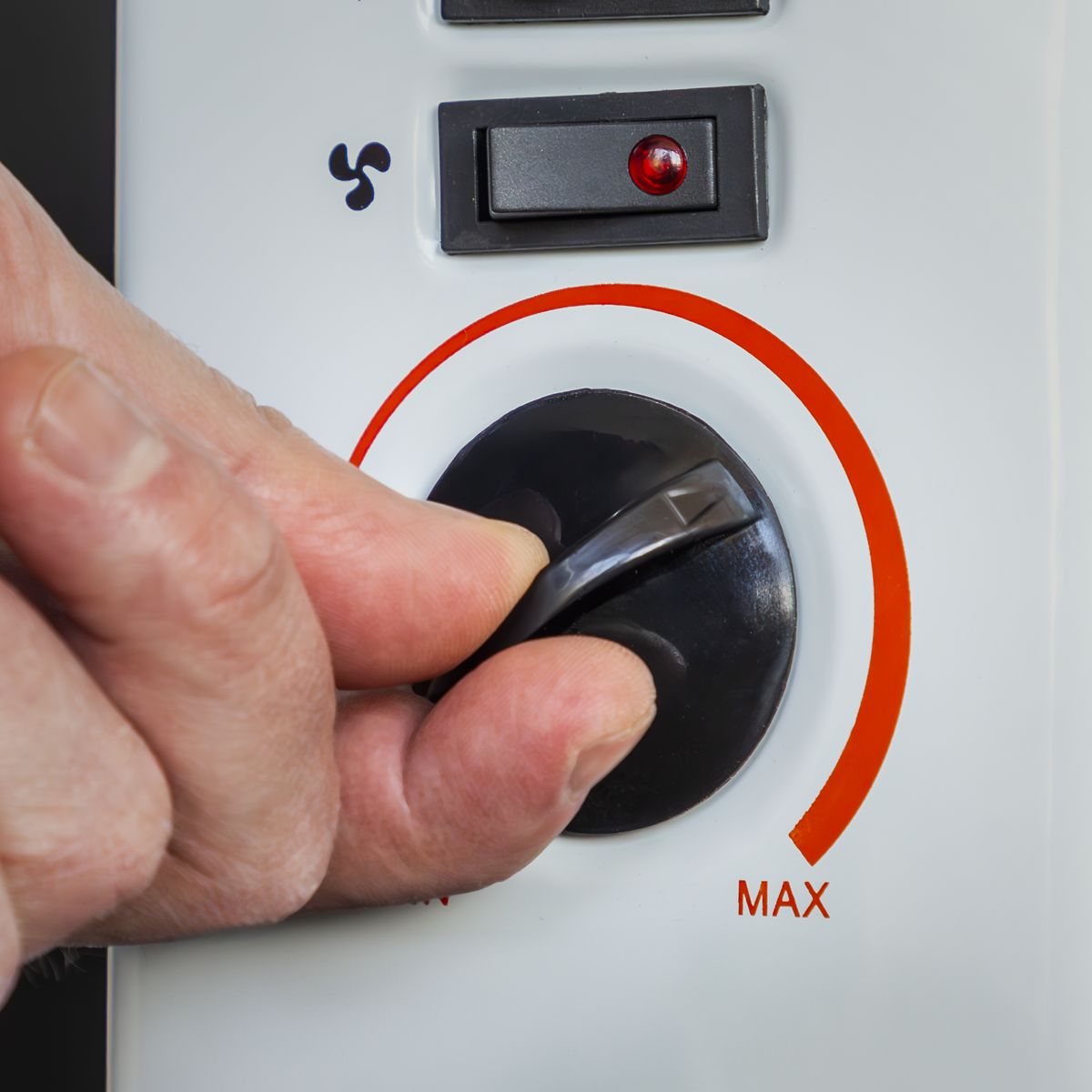 Sealey Convector Heater with 3 Heat Settings Thermostat & Turbo Fan 2000W - Image 8