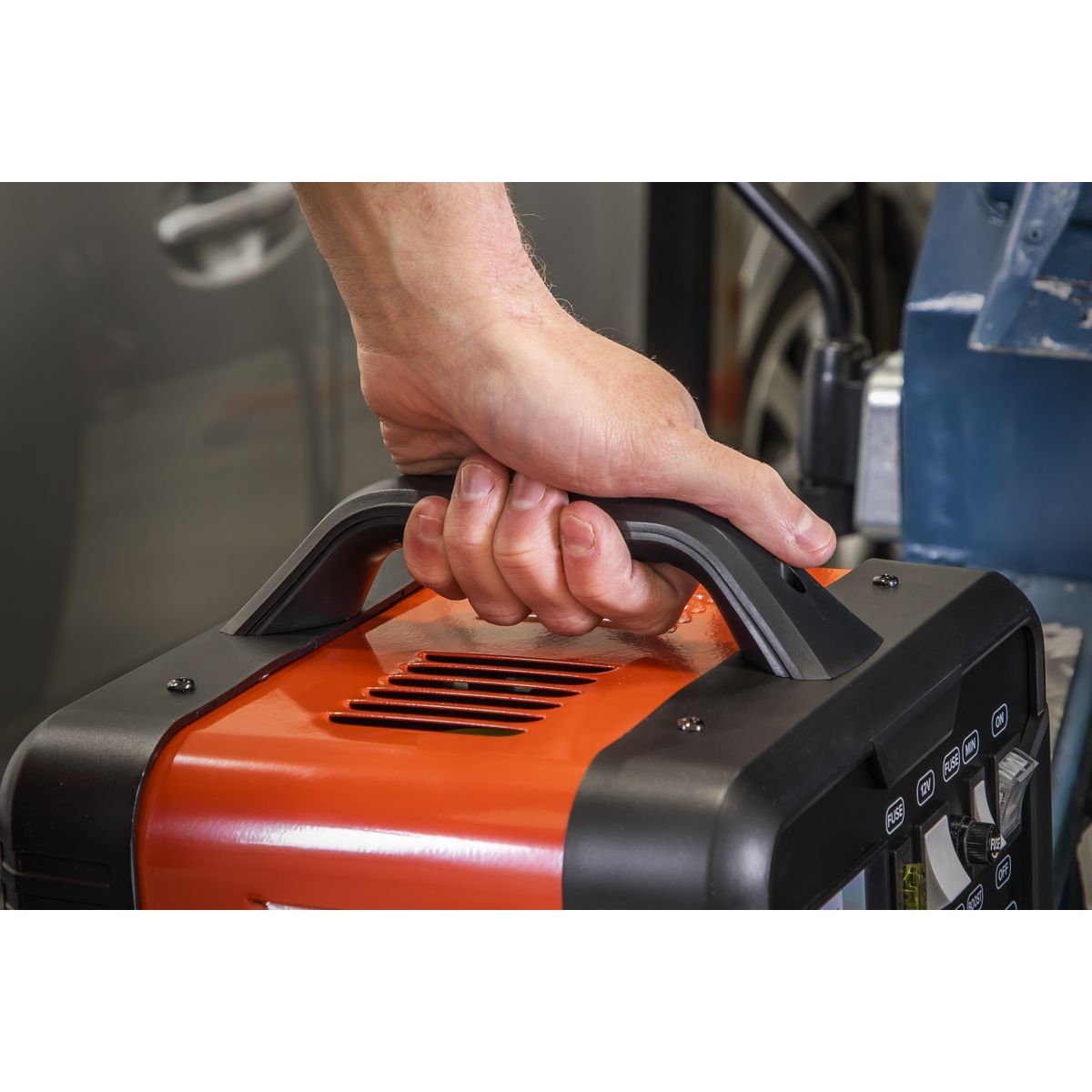 Sealey 12/24V Battery Charger 14A 230V - Image 5