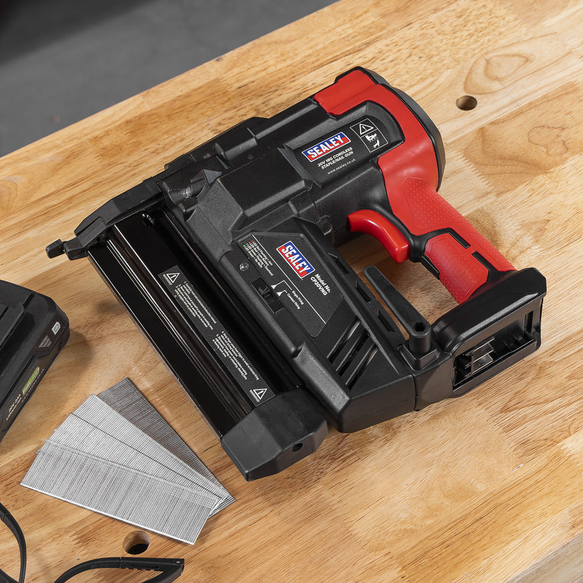 Sealey SV20 Series Cordless Nail/Staple Gun Kit 18G 20V - 2 Batteries CP20VNGKIT