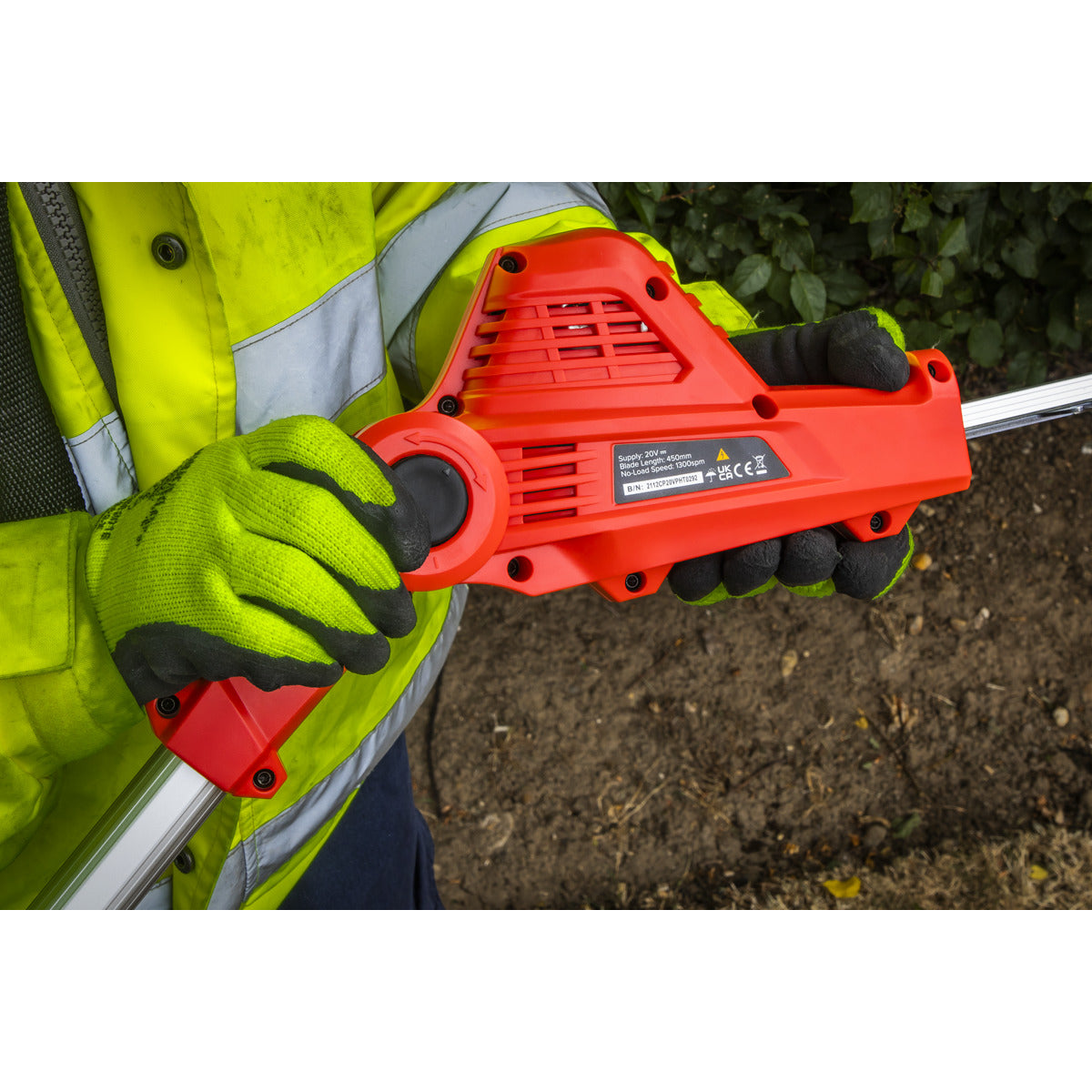 Sealey SV20 Series Cordless Telescopic Hedge Trimmer Kit 20V 2Ah CP20VTP01