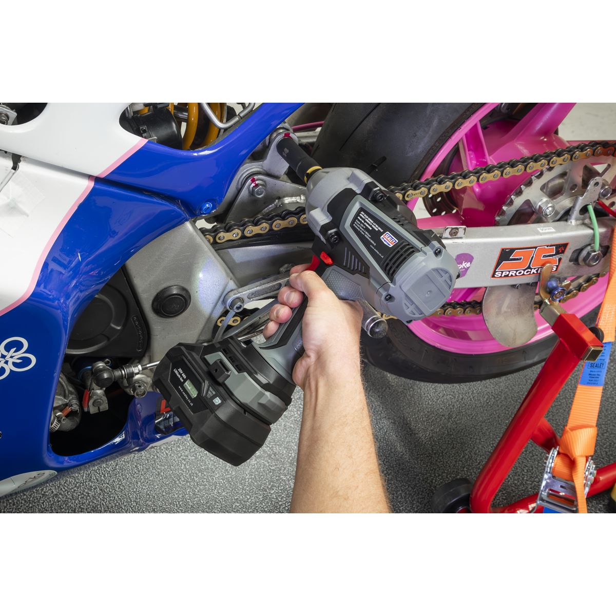 Sealey Premier SV20 Series Cordless Impact Wrench Kit 20V 4Ah - 2 Batteries - Image 9