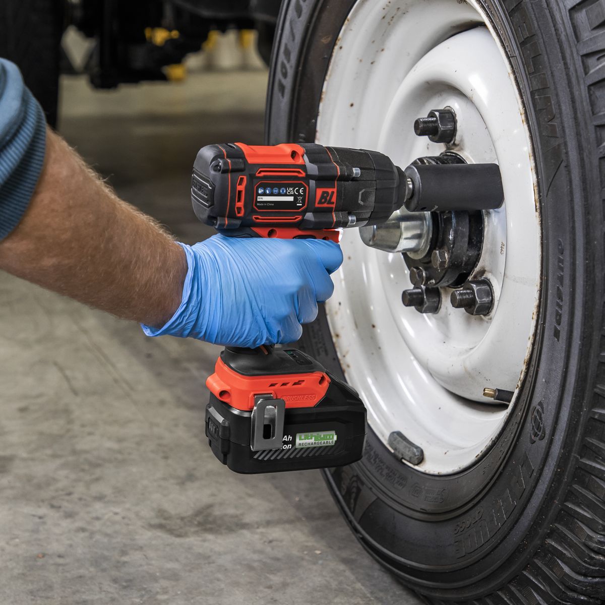 Sealey 1/2"Sq Drive Cordless Brushless Impact Wrench 18V 4Ah - Image 8