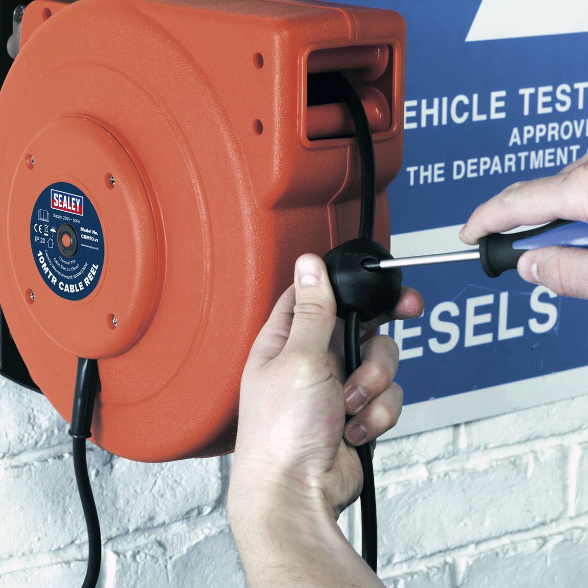 Sealey 10m Retractable Cable Reel System 2 x 230V - Image 3