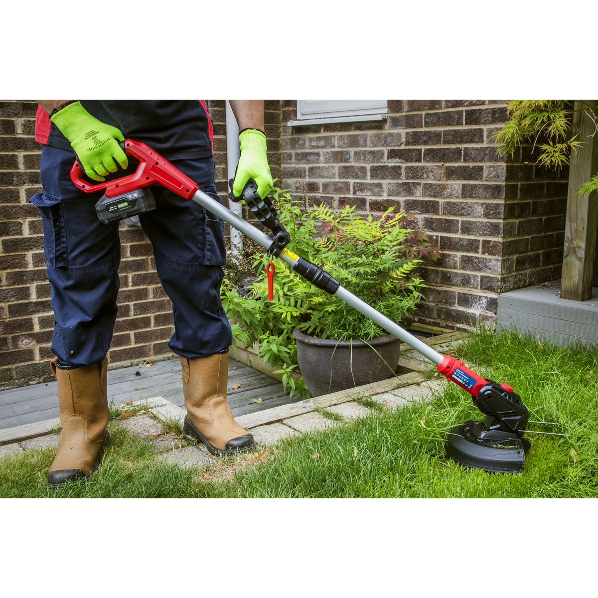 Sealey SV20 Series Cordless Strimmer 20V with 4Ah Battery & Charger - Image 9