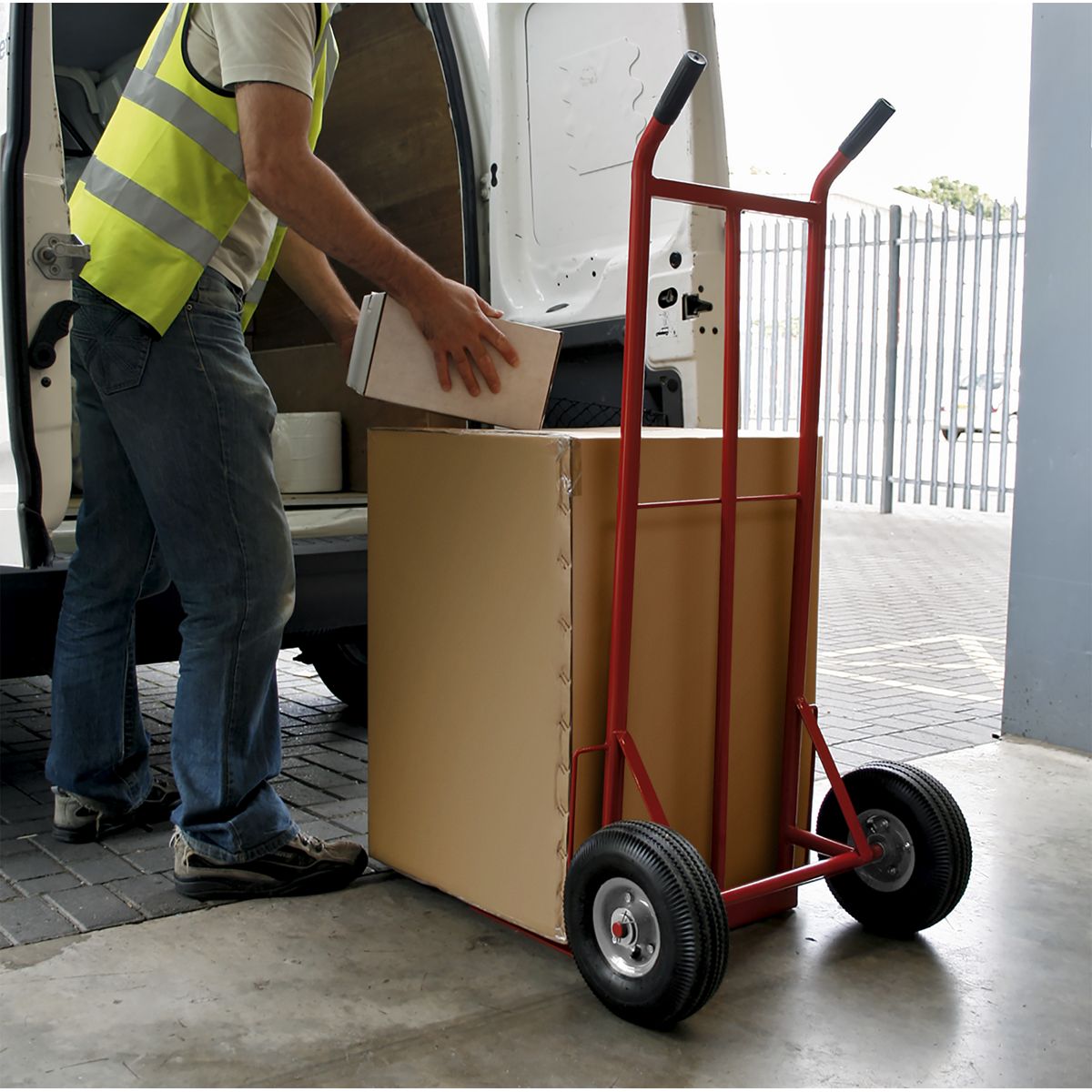 Sealey Folding Sack Truck with Pneumatic Tyres 250kg Capacity - Image 4