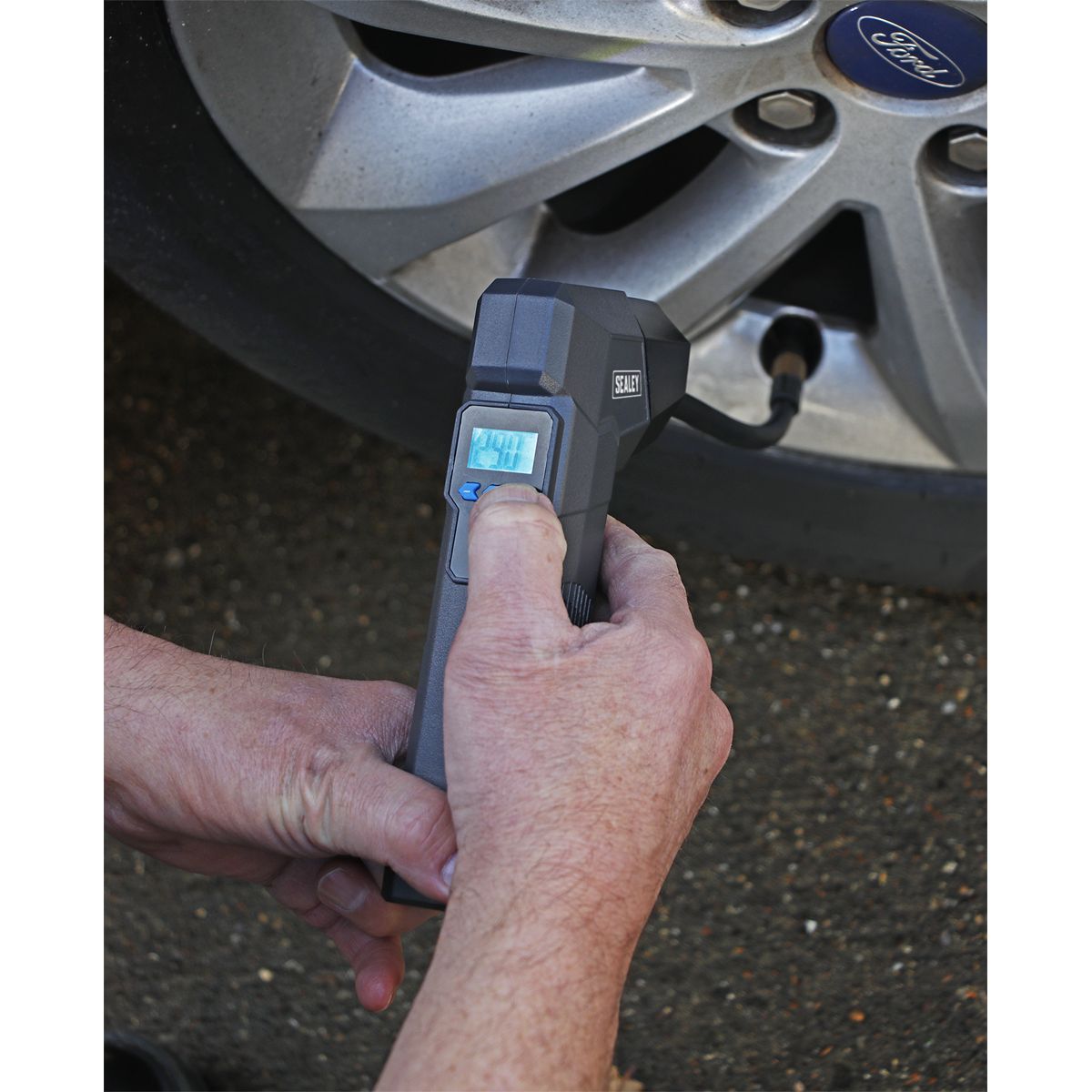 Sealey Compact Rechargeable Tyre Inflator & Power Bank with Worklight - Image 6