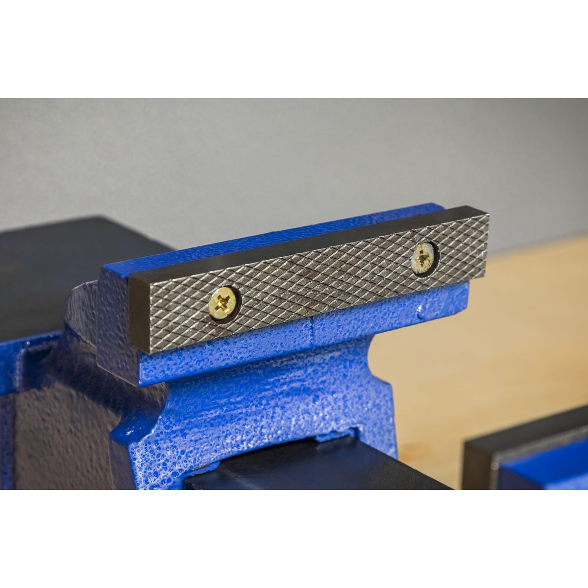 Sealey Professional Heavy-Duty Fixed Base Vice 125mm - Image 5