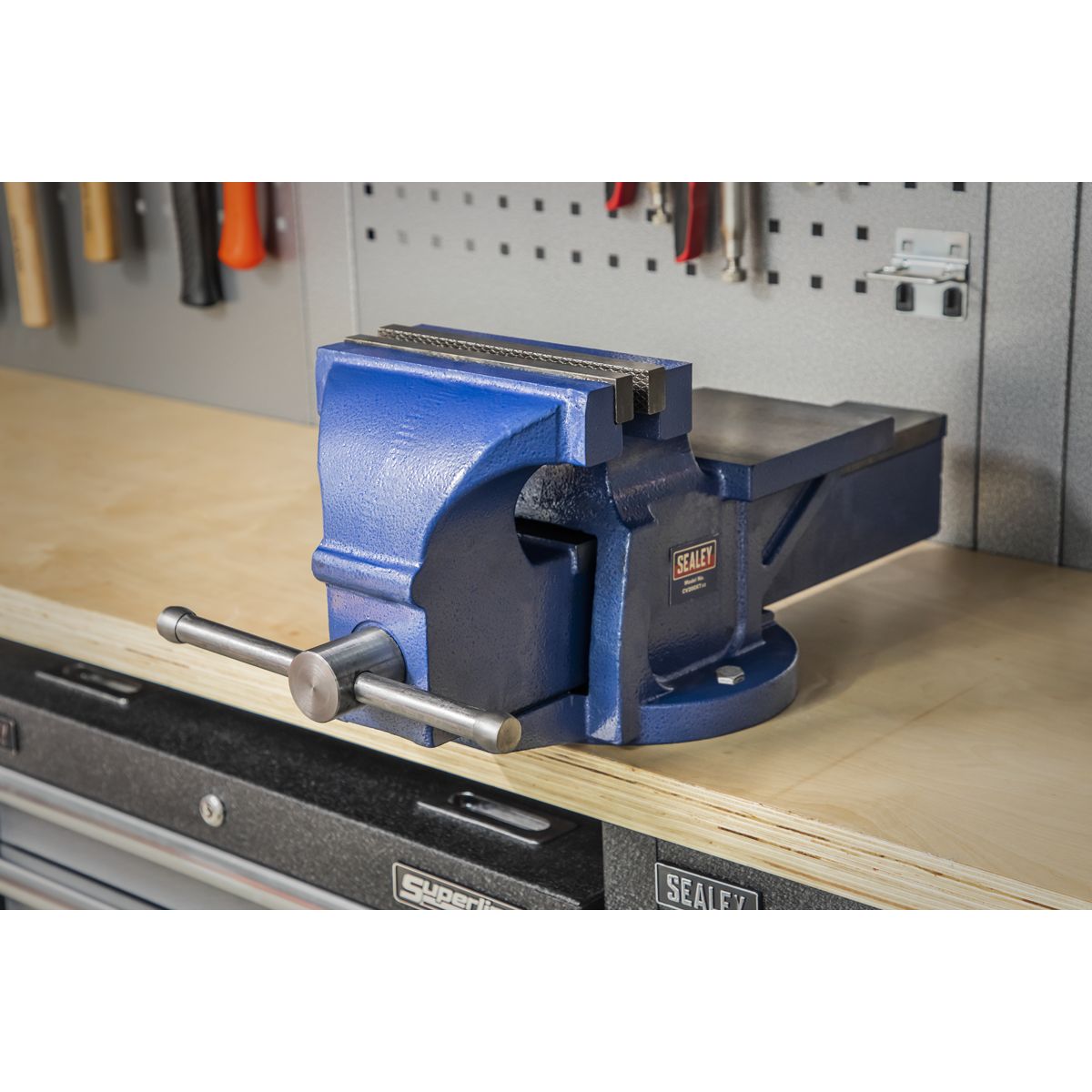 Sealey Professional Heavy-Duty Fixed Base Vice 200mm - Image 2