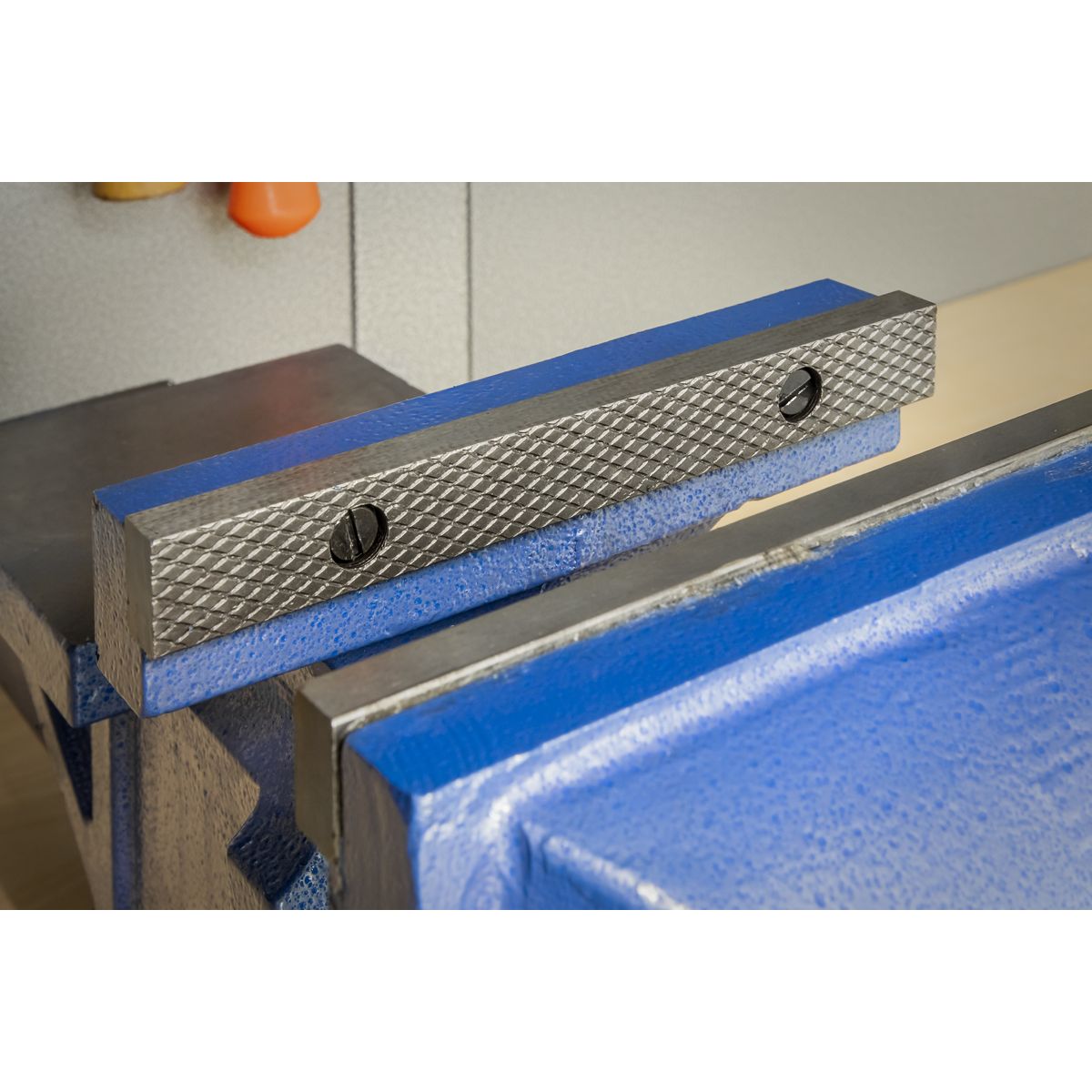 Sealey Professional Heavy-Duty Fixed Base Vice 200mm - Image 3