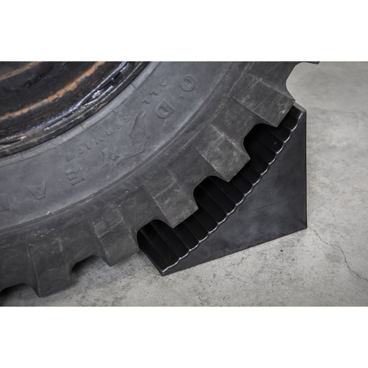 Sealey Heavy-Duty Rubber Wheel Chock - Single - Image 2