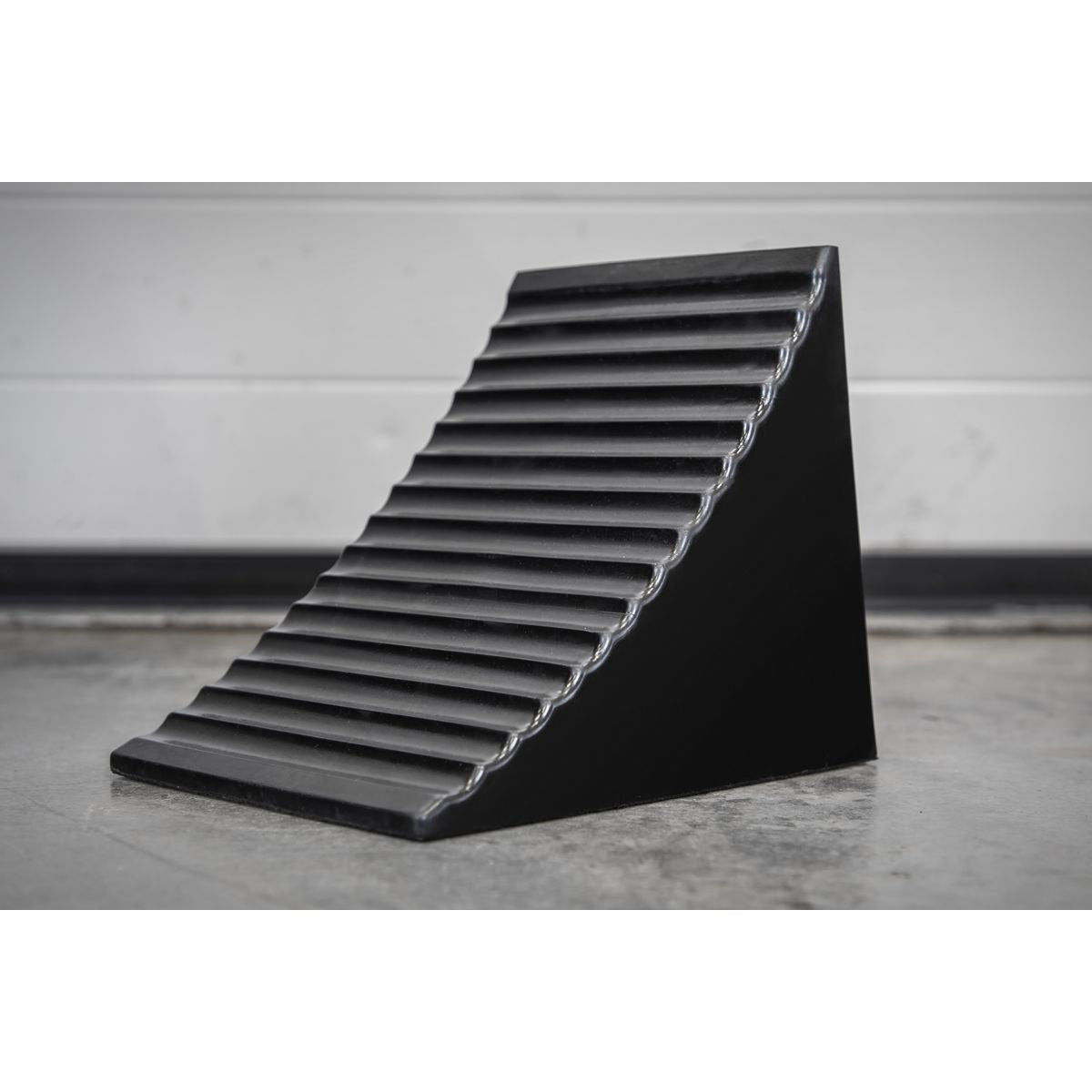 Sealey Heavy-Duty Rubber Wheel Chock - Single - Image 3