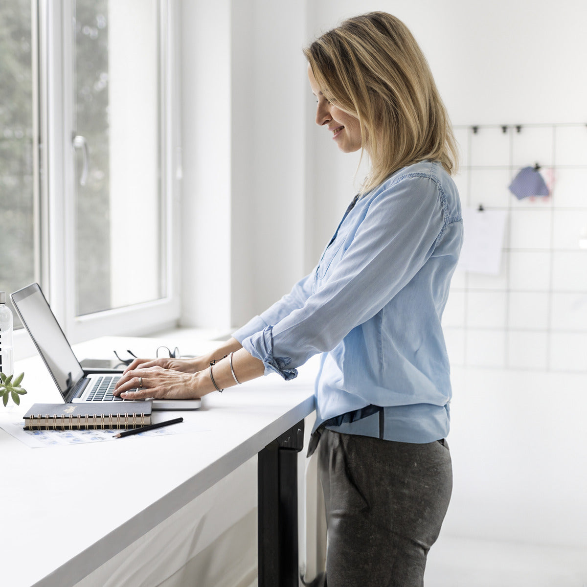 Dellonda Single Motor Ultra-Quiet Adjustable-Height Electric Sit/Stand Desk - White Desktop DH36