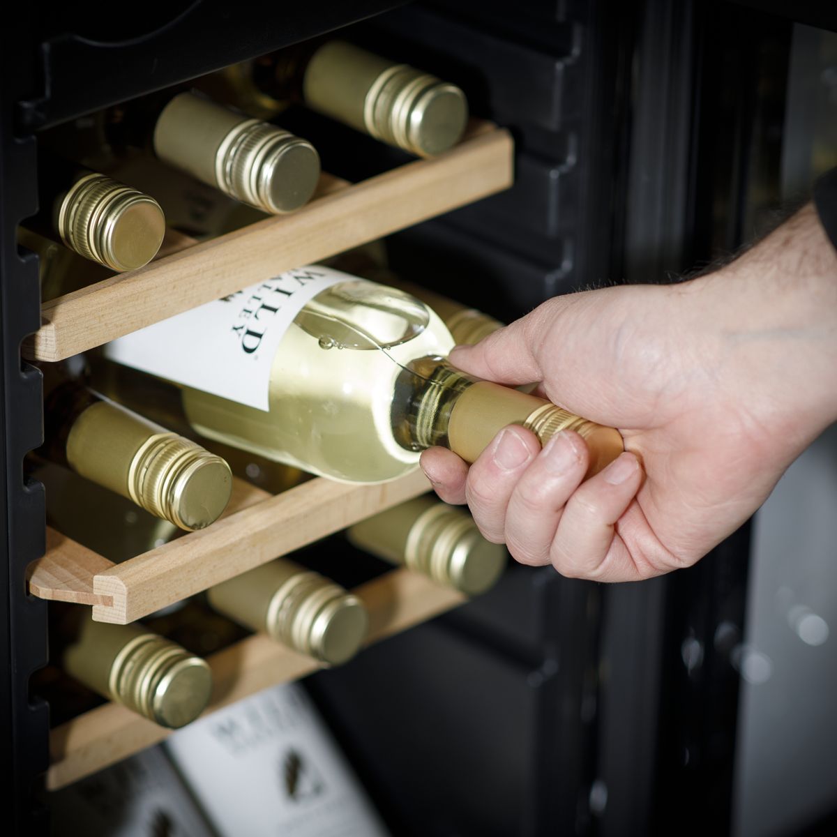 Baridi 18 Bottle Dual Zone Wine Fridge & Cooler - Image 9