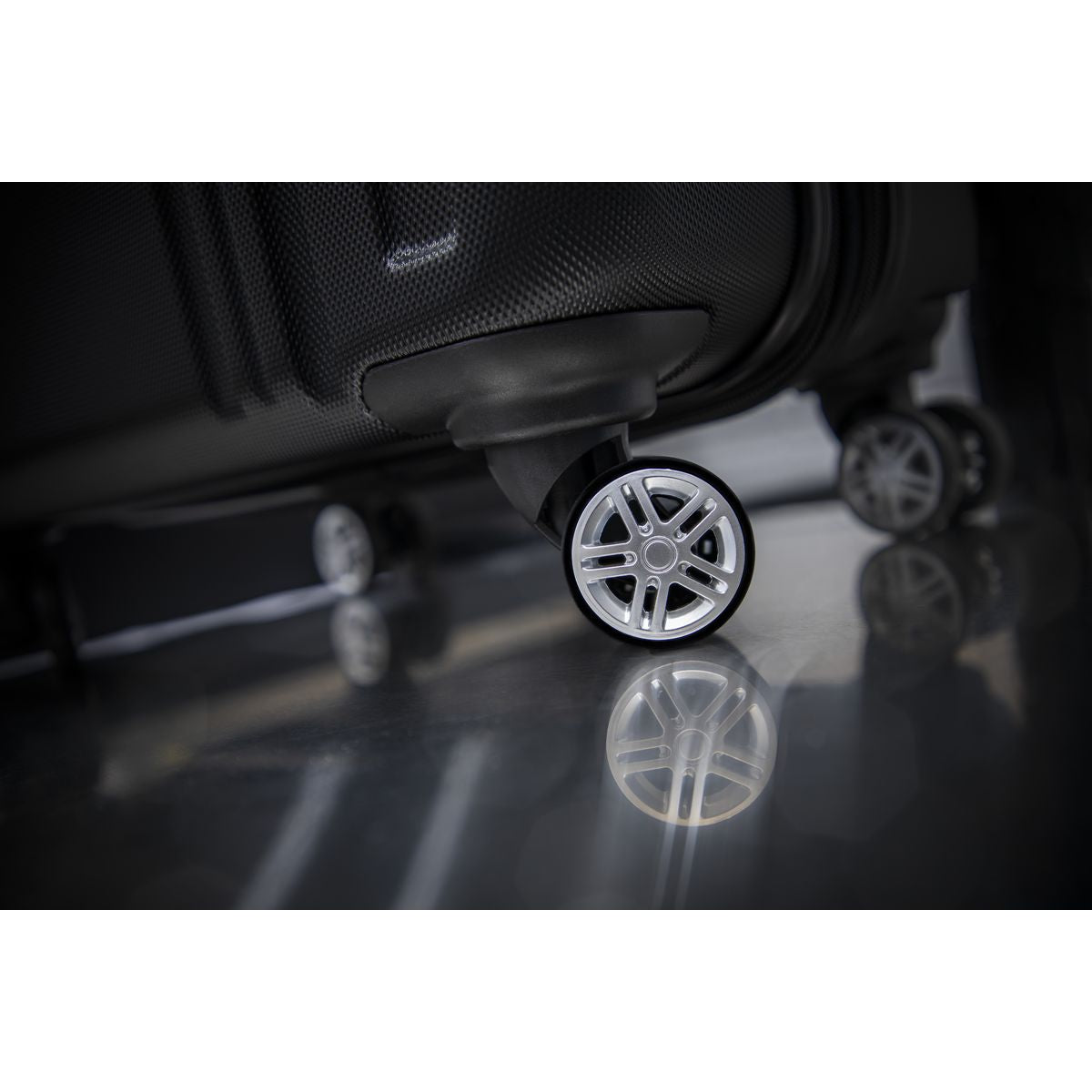 Dellonda Lightweight ABS Luggage Set with TSA Lock - Black - Image 10