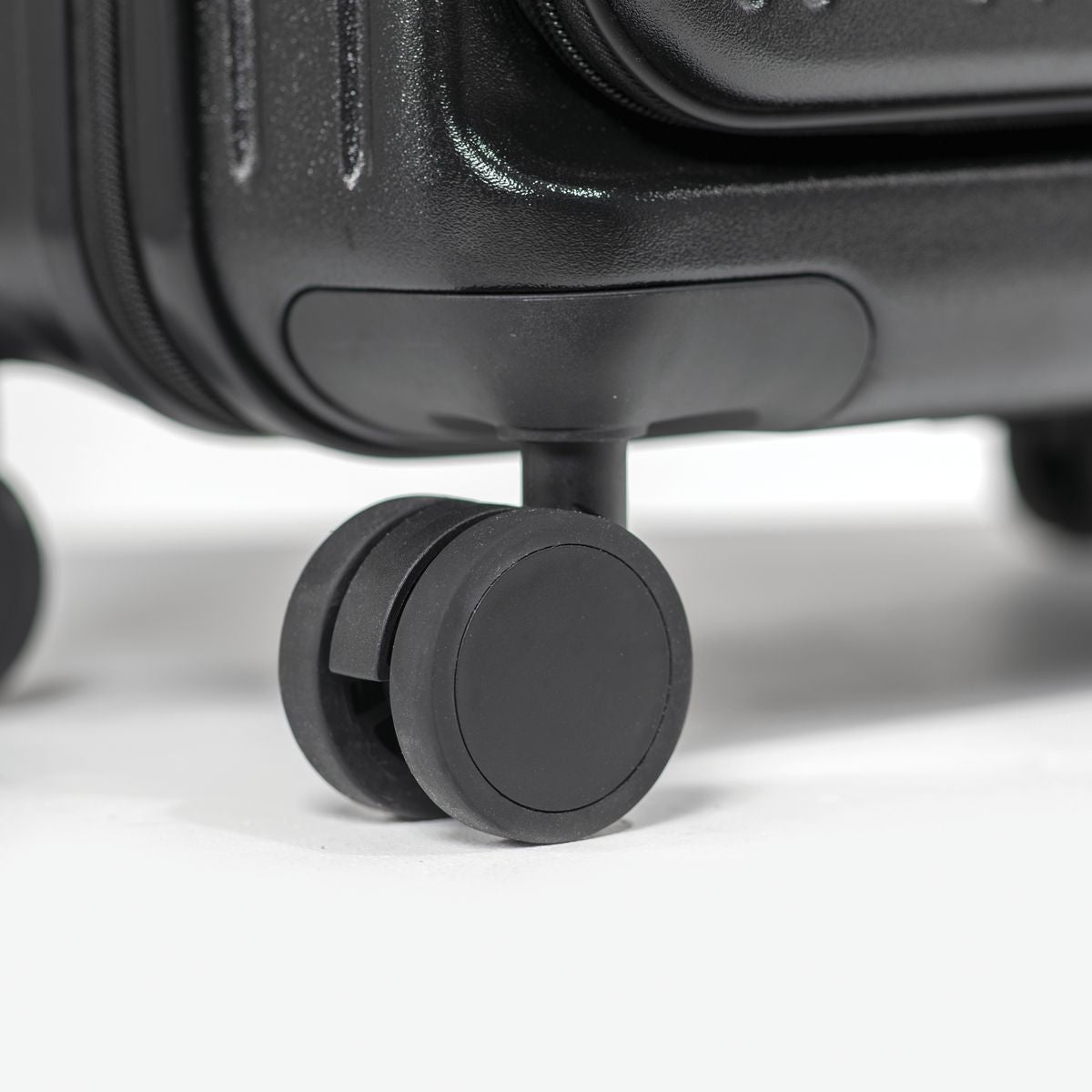 Dellonda Cabin Size Luggage with Laptop Compartments & Dual TSA Lock 18" - Image 9