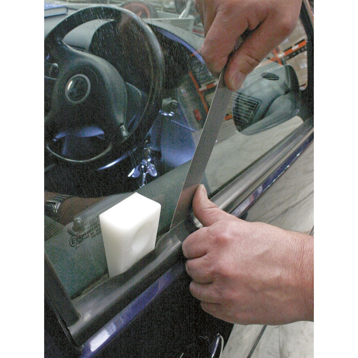 Sealey Emergency Car Opening Kit - Image 3