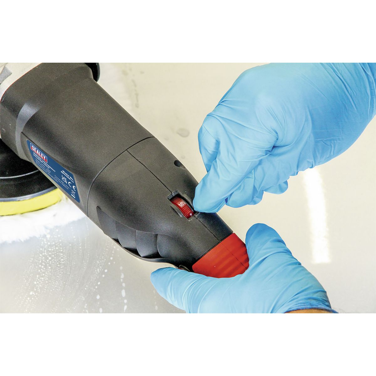 Sealey 180mm Lightweight Polisher 1100W/230V - Image 3