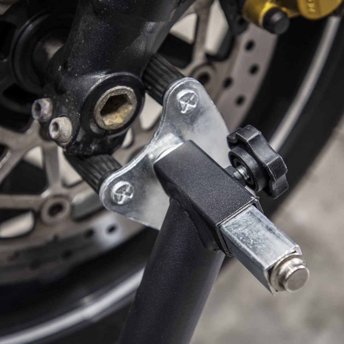 Sealey Universal Front Paddock Stand 360° Floating - Image 5