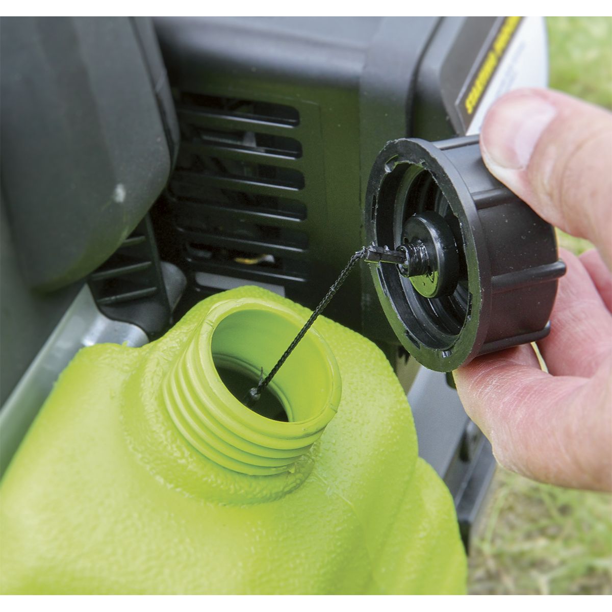 Sealey 1000W Inverter Generator 2-Stroke Engine 230V - Image 6