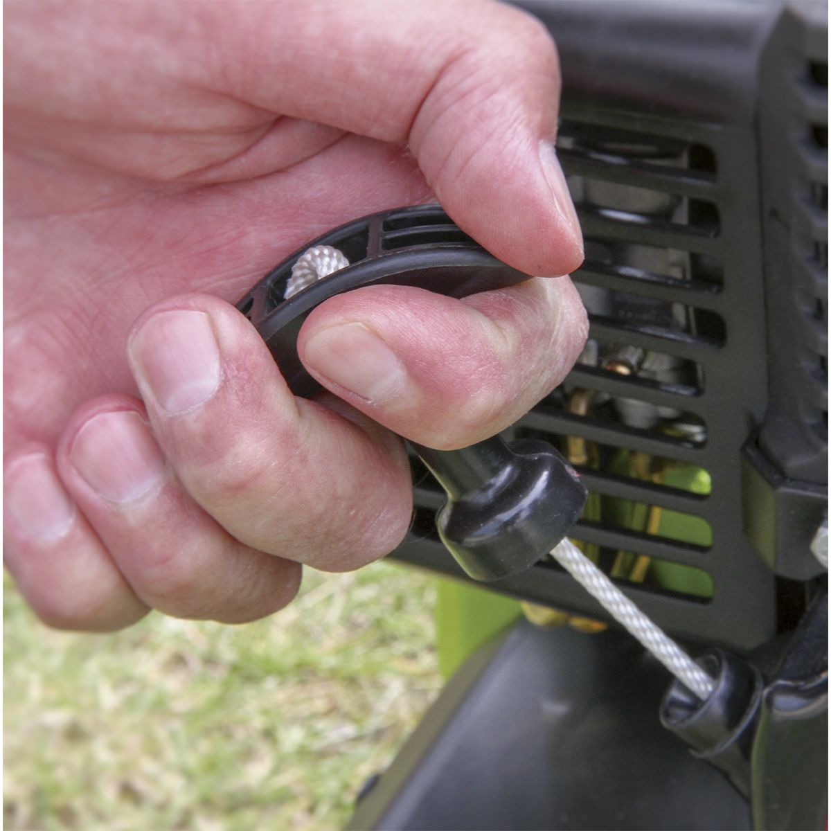 Sealey 1000W Inverter Generator 2-Stroke Engine 230V - Image 8