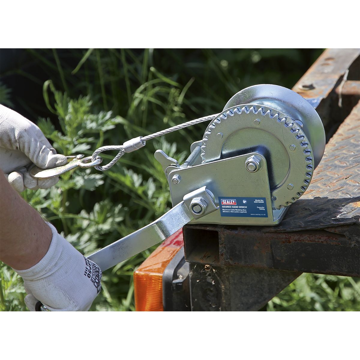 Sealey Geared Hand Winch with Cable 540kg Capacity - Image 3