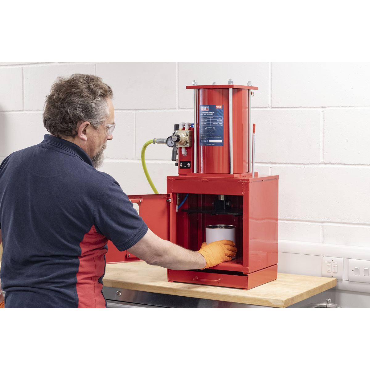 Sealey Pneumatic Paint Can Crusher 2.2 Tonne - Image 10