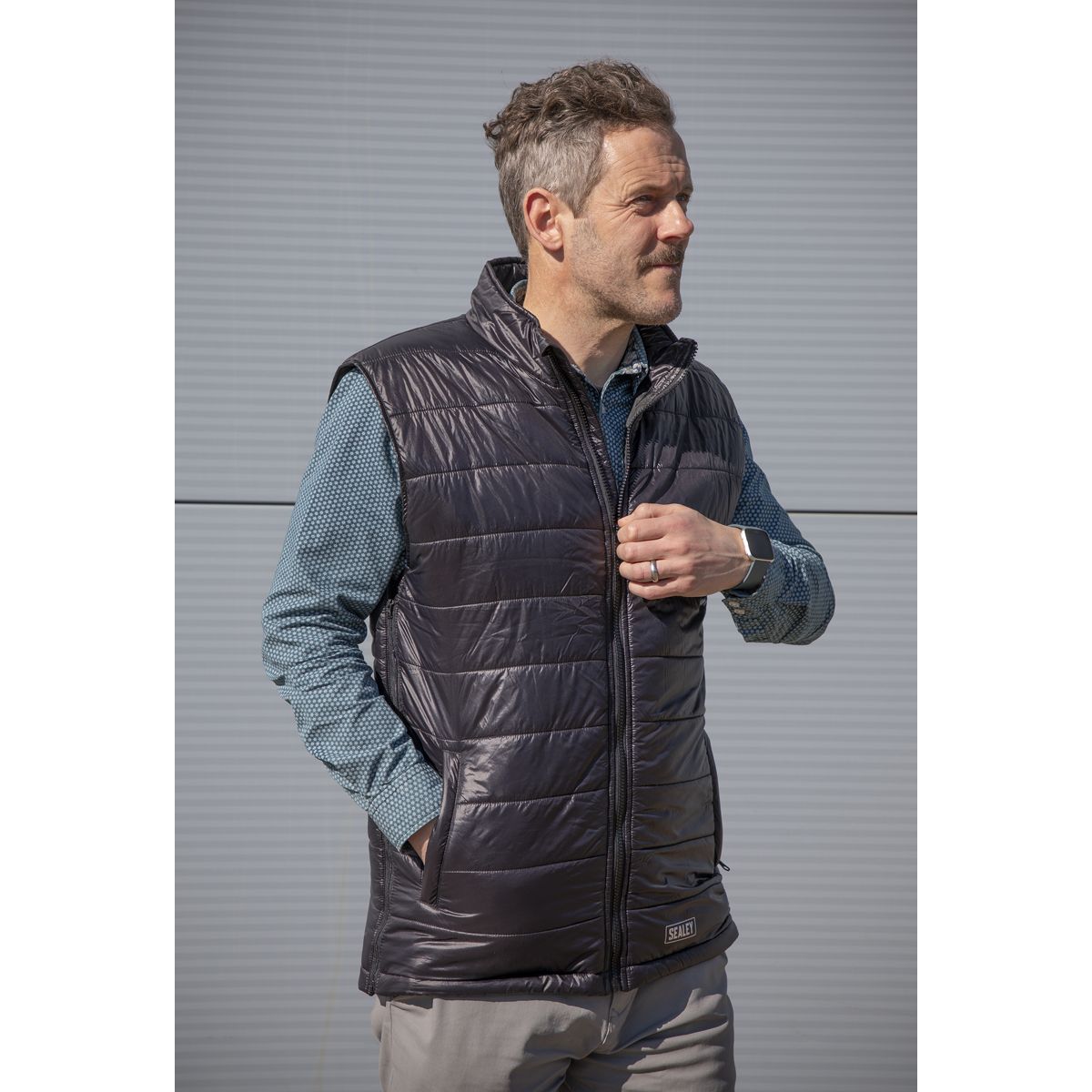 Sealey 5V Heated Puffy Gilet with Power Bank 10Ah - 44" to 52" Chest - Image 5