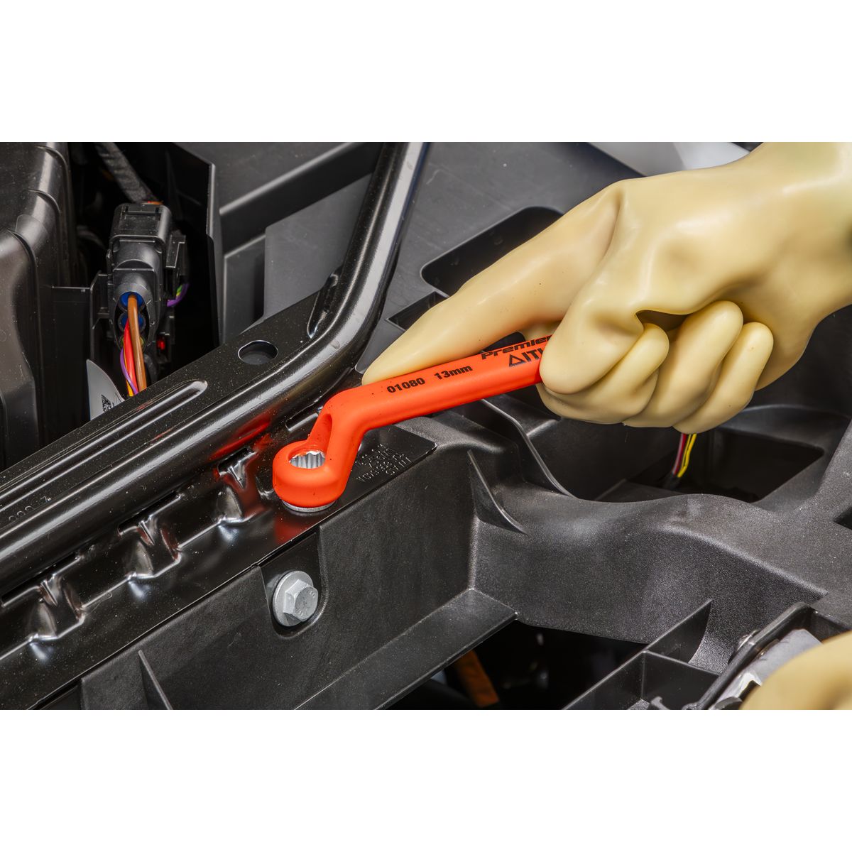 Sealey Electrician's Safety Gloves 1kV - Pair - Image 7