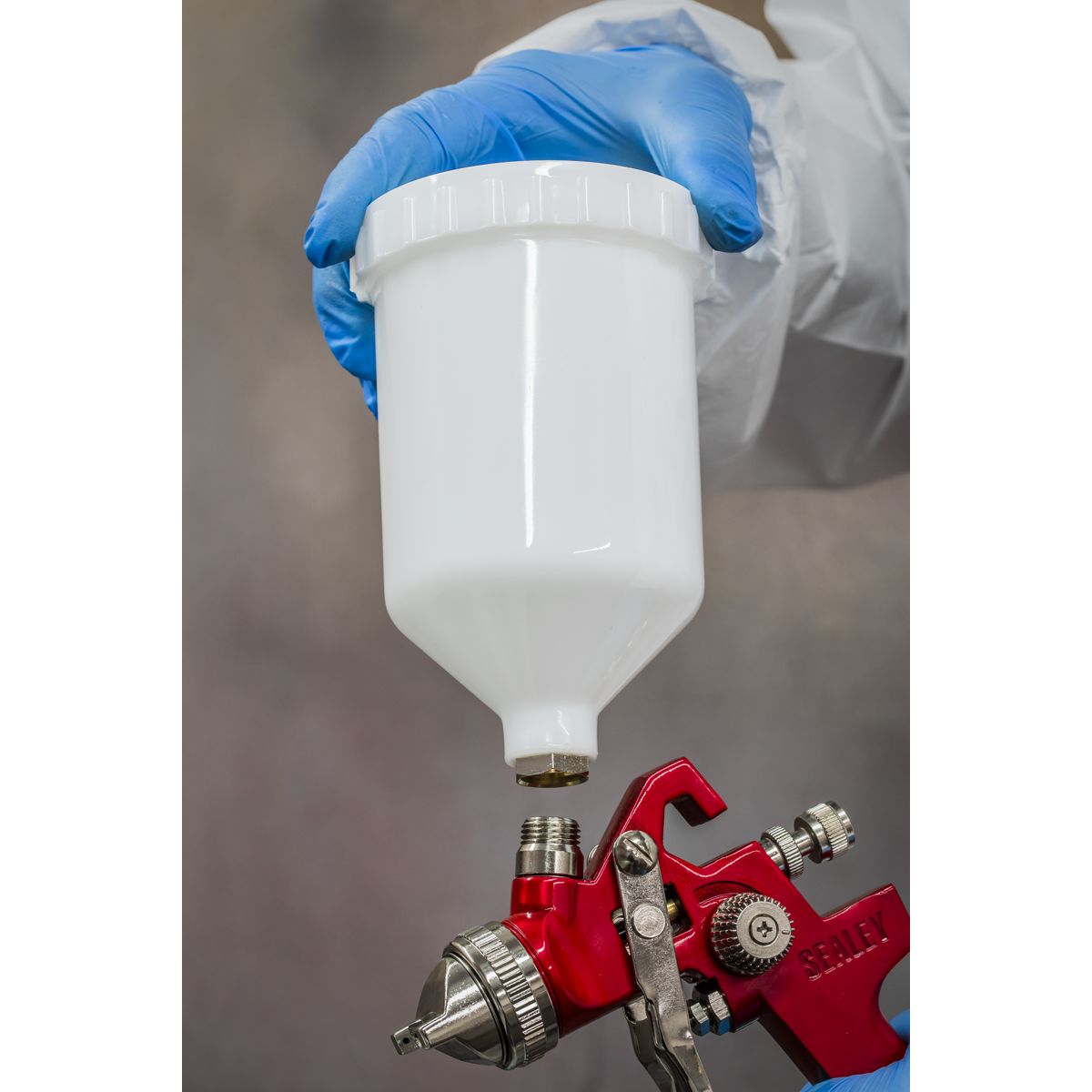 Sealey Workshop Series HVLP Gravity Feed Spray Gun 2mm Set-Up - Image 3