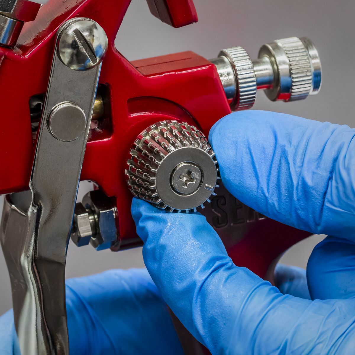 Sealey Workshop Series HVLP Gravity Feed Spray Gun 2mm Set-Up - Image 4