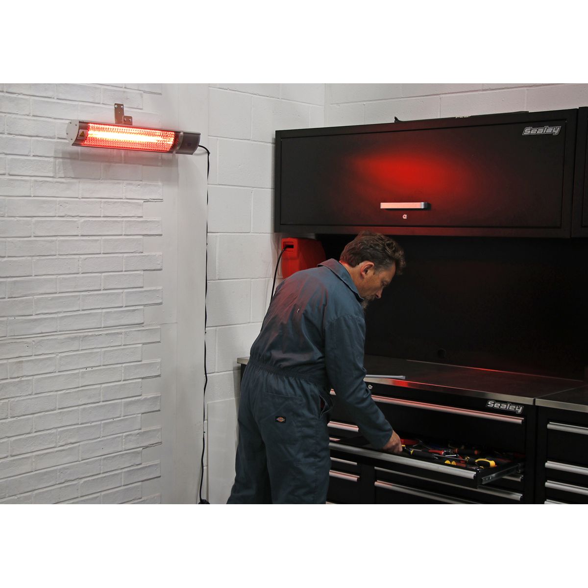 Sealey High Efficiency Wall Mounting Infrared Short Wave Heater 2000W/230V - Image 2