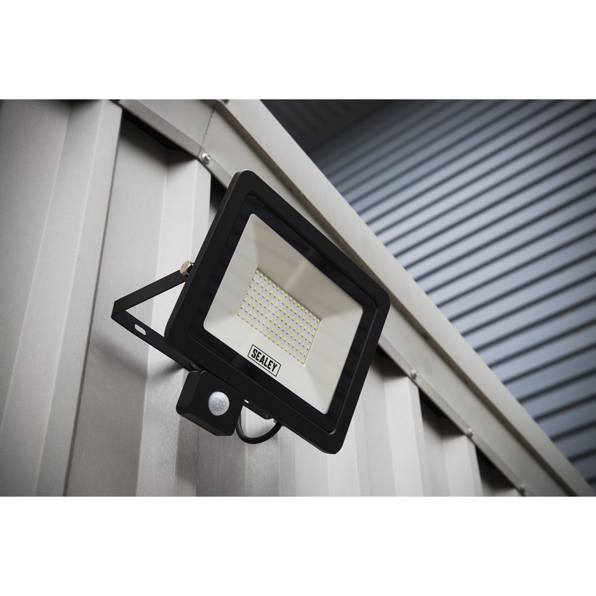 Sealey Extra-Slim Floodlight with PIR Sensor 100W SMD LED - Image 3