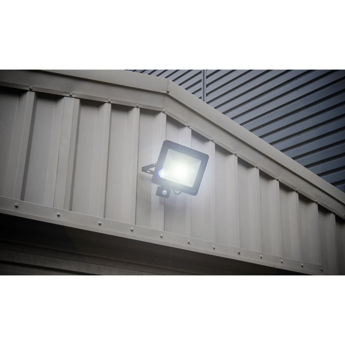 Sealey Extra-Slim Floodlight with PIR Sensor 100W SMD LED - Image 4