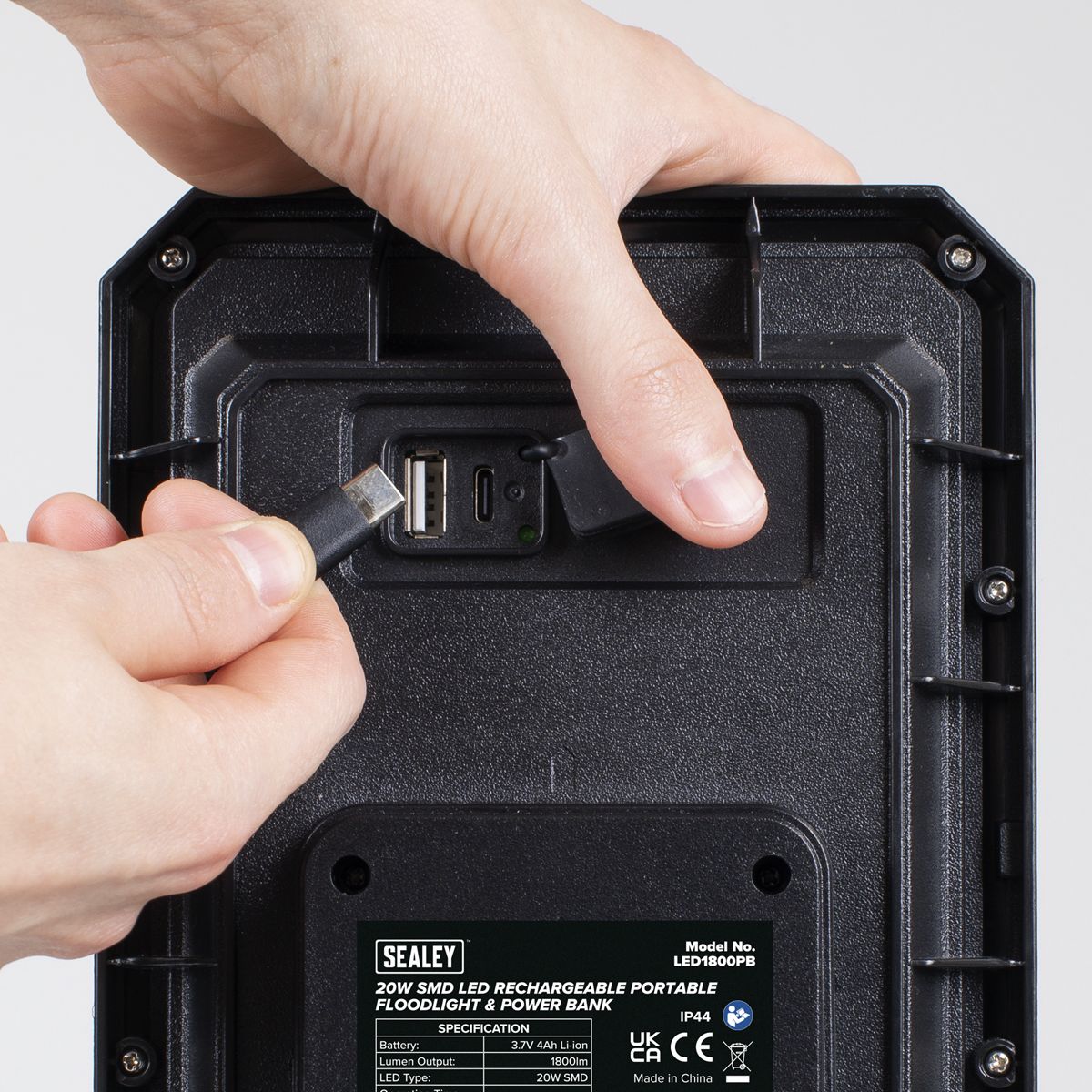 Sealey Rechargeable Portable Floodlight & Power Bank 20W SMD LED - Image 4