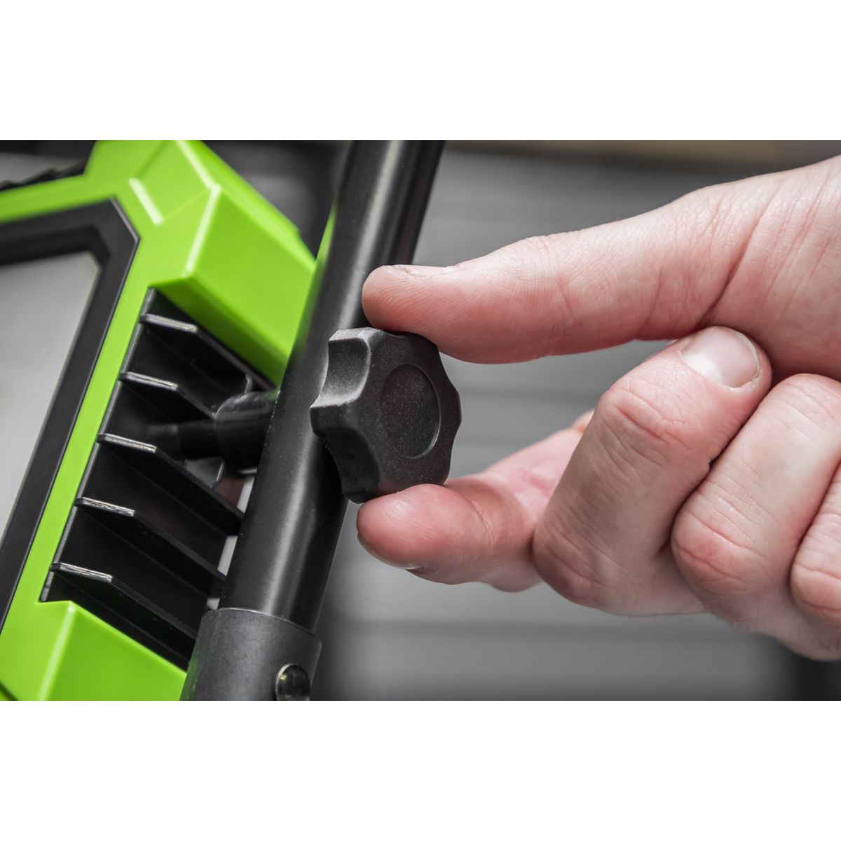 Sealey Portable Floodlight 24W SMD LED 230V - Image 5