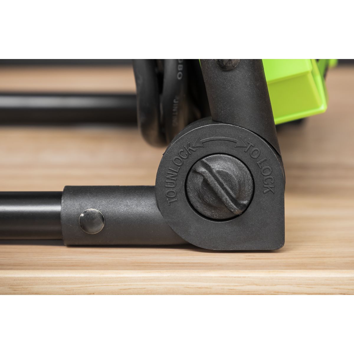 Sealey Portable Floodlight 24W SMD LED 230V - Image 6