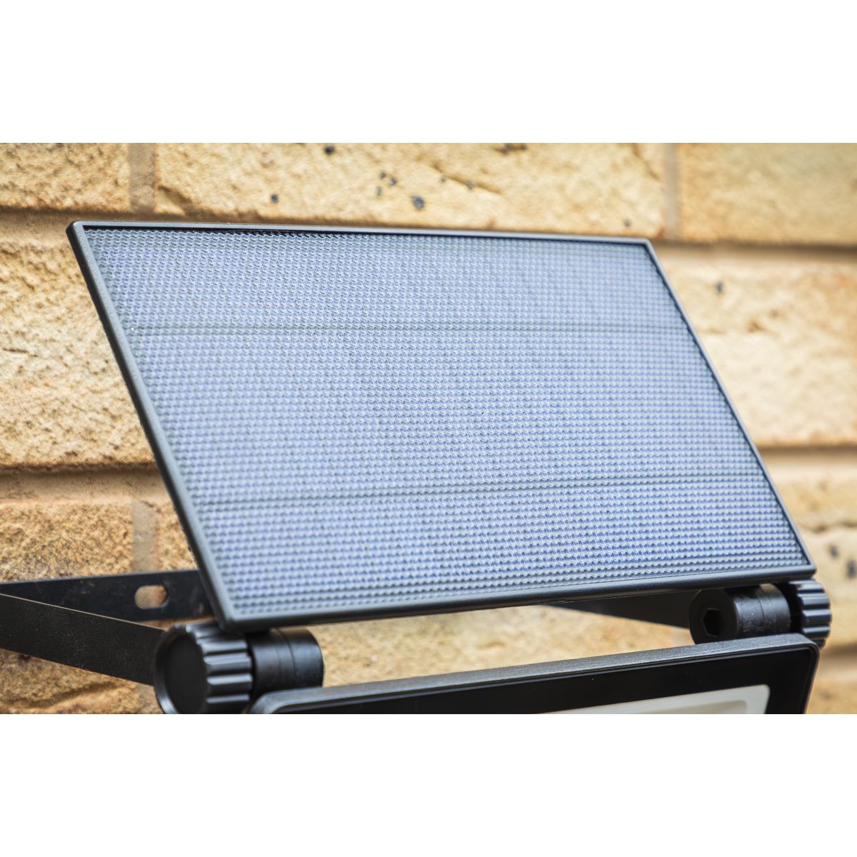 Sealey Extra-Slim Solar Floodlight with Wall Bracket 30W SMD LED - Image 8