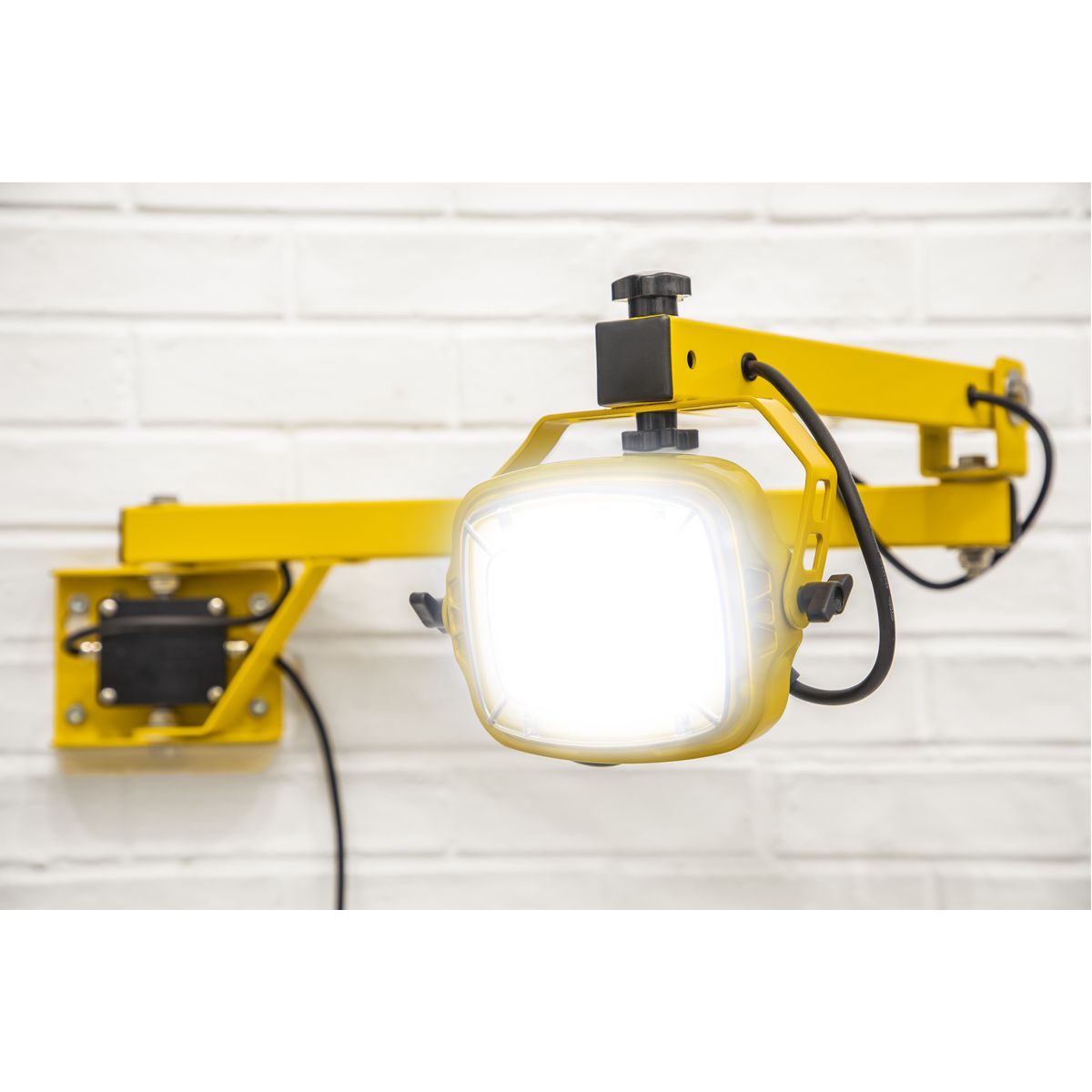 Sealey Loading Bay Floodlight 30W SMD LED - Image 6