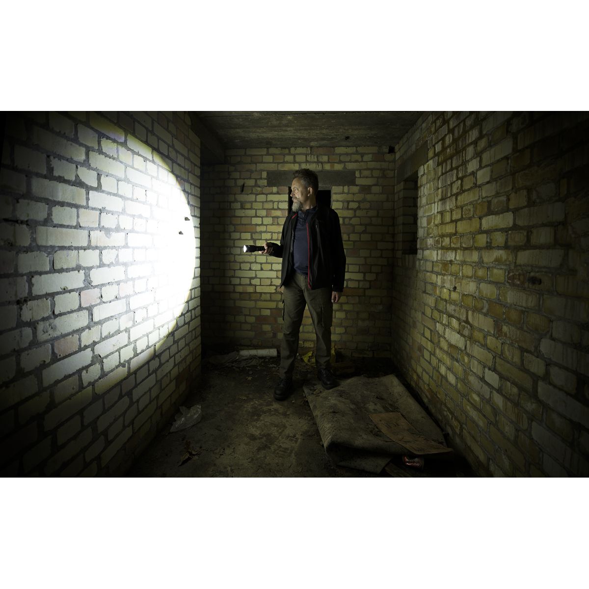 Sealey Rechargeable Aluminium Torch with Adjustable Focus 60W SMD LED - Image 2