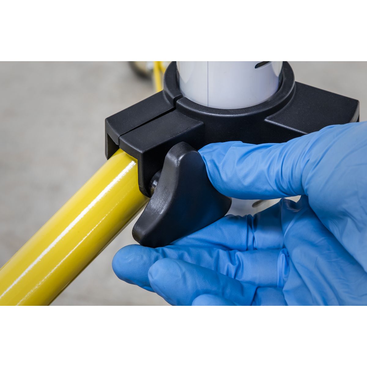 Sealey Slim Standing 360° Floodlight 60W SMD LED 110V - Image 2