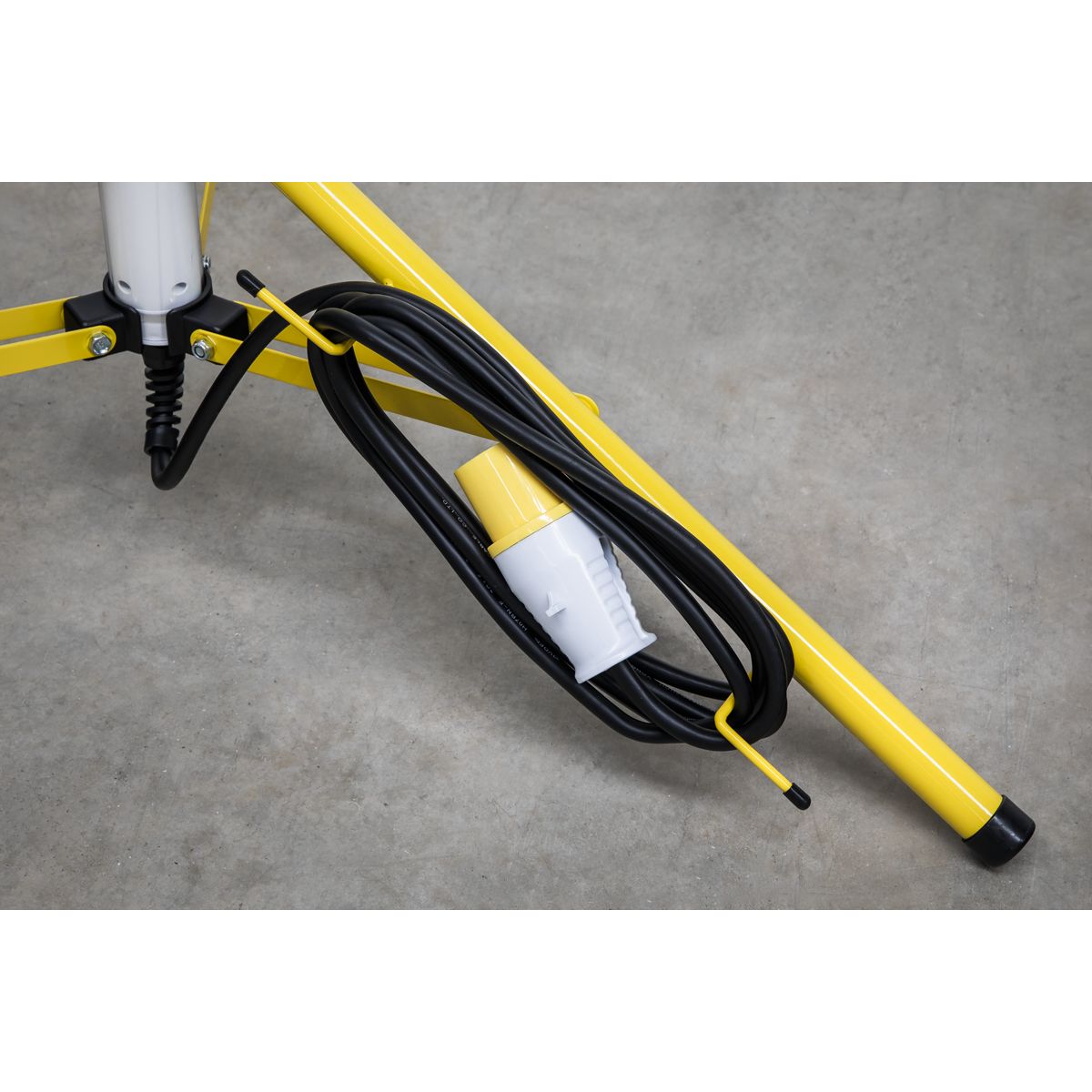 Sealey Slim Standing 360° Floodlight 60W SMD LED 110V - Image 3