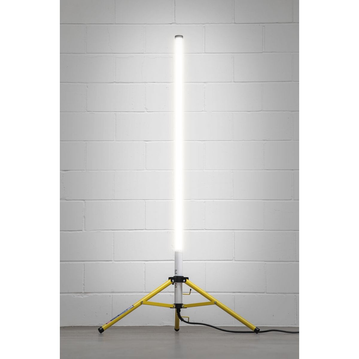 Sealey Slim Standing 360° Floodlight 60W SMD LED 110V - Image 4