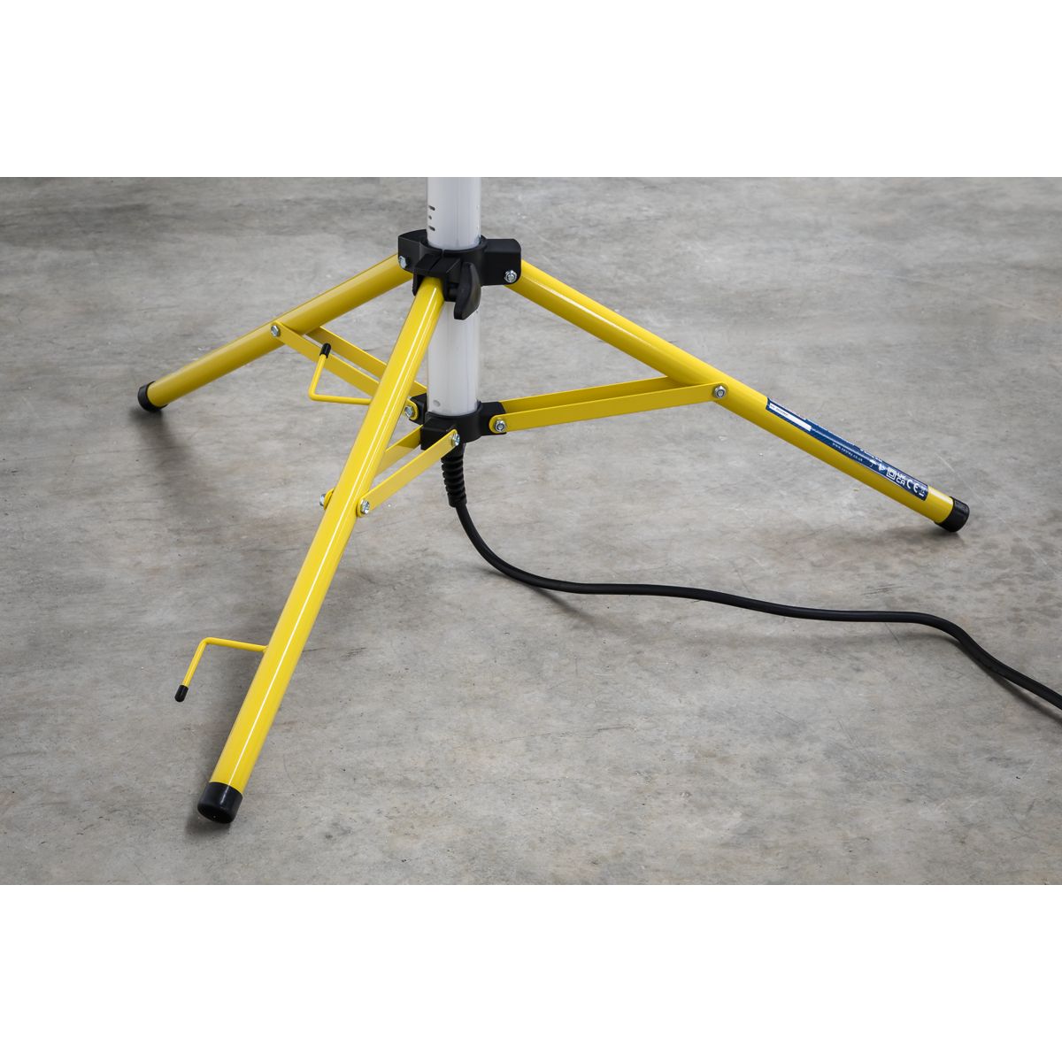 Sealey Slim Standing 360° Floodlight 60W SMD LED 110V - Image 5