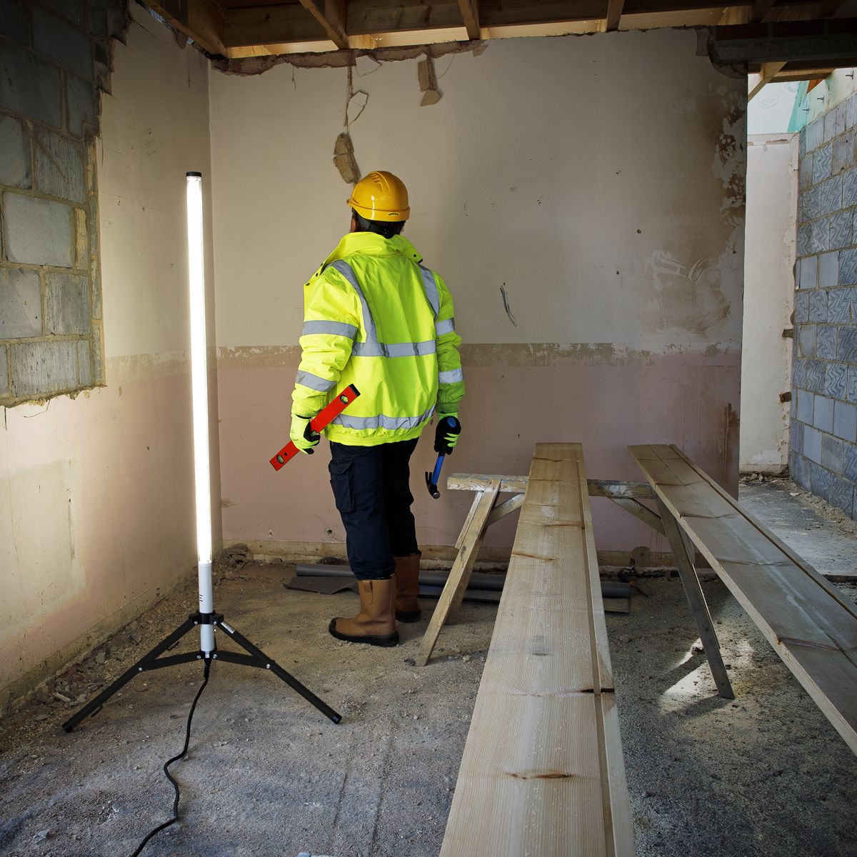 Sealey Slim Standing 360° Floodlight 60W SMD LED 230V - Image 2